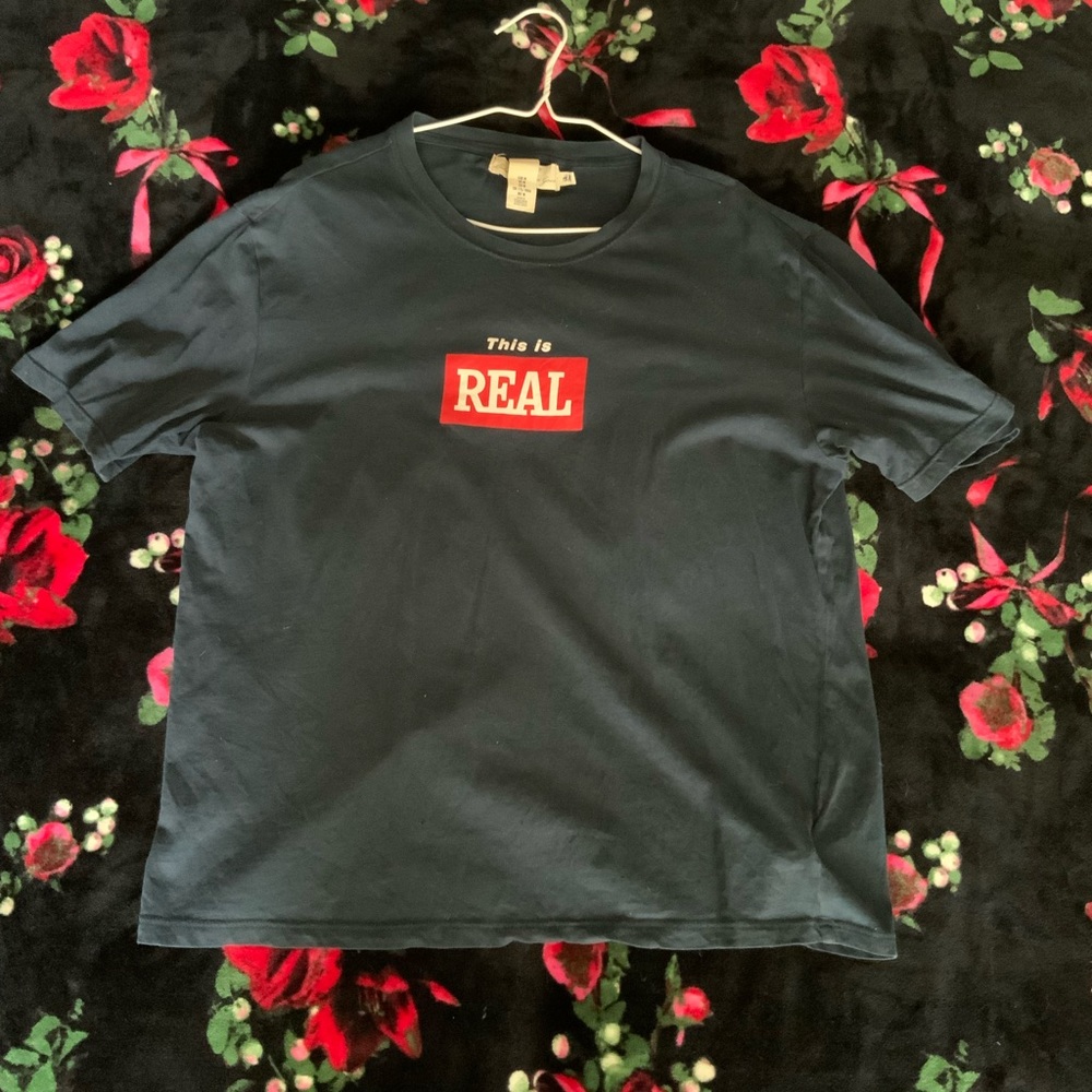 NAVY SHORT SLEEVED TEE WITH PRINT